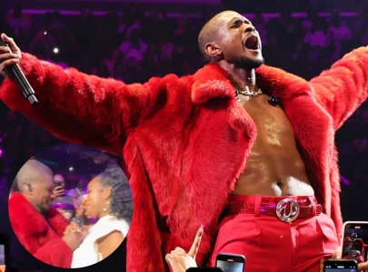 usher hands over mic to fan during concert watch