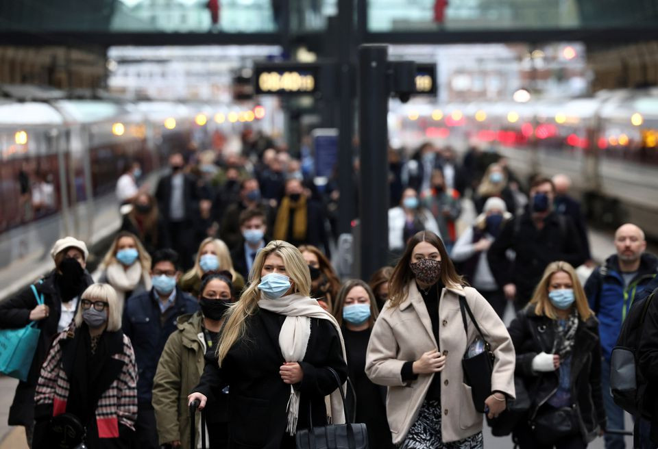 people walk along a platform at kings cross train station during morning rush hour amid the coronavirus disease covid 19 outbreak in london britain december 1 2021 photo reuters