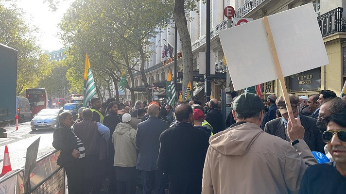 Protesters pictured while staging a demonstration against Indian atrocities in occupied Kashmir, in London on October 28, 2021. PHOTO: EXPRESS