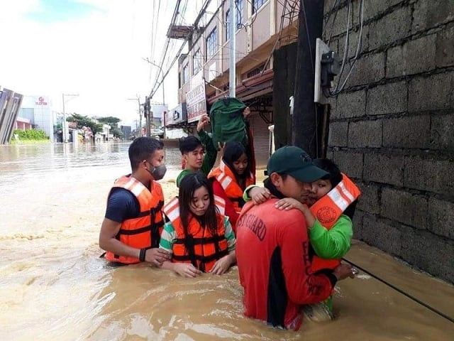 philippine coast guard conduct a rescue operation after typhoon vamco resulted in severe flooding in the cagayan valley region in northeastern philippines november 13 2020 picture taken november 13 2020 mandatory credit philippine coast guard handout via reuters