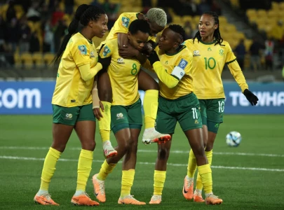 south africa stun italy to reach last 16