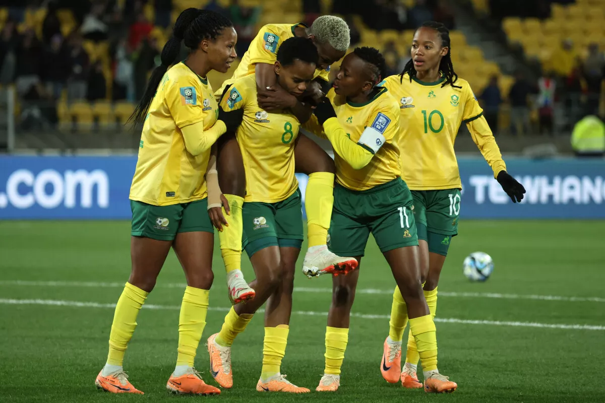 south africa stun italy to reach last 16