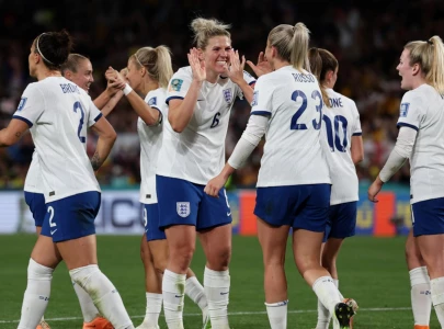 england survive bruising colombia test