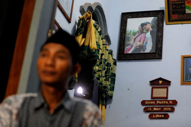 finding their bodies indonesian fan s desperate search for family after soccer stampede finding their bodies indonesian fan s desperate search for family after soccer stampede