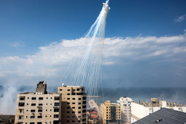 airbursts of artillery fired white phosphorus fall over the gaza city port on october 11 photo hrw