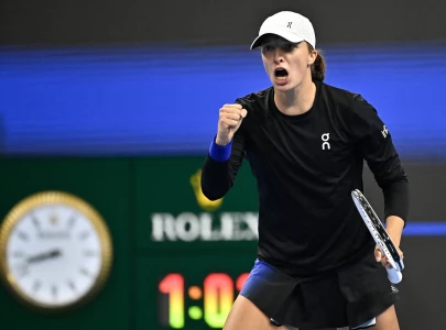 swiatek wins opener gauff thrashes jabeur