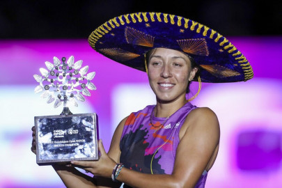 pegula beats sakkari to claim guadalajara title