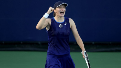 swiatek poised for picture perfect finish to 2022