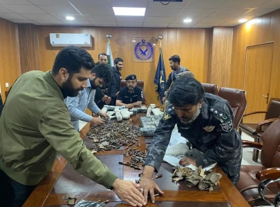 bid to smuggle weapons foiled at torkham border