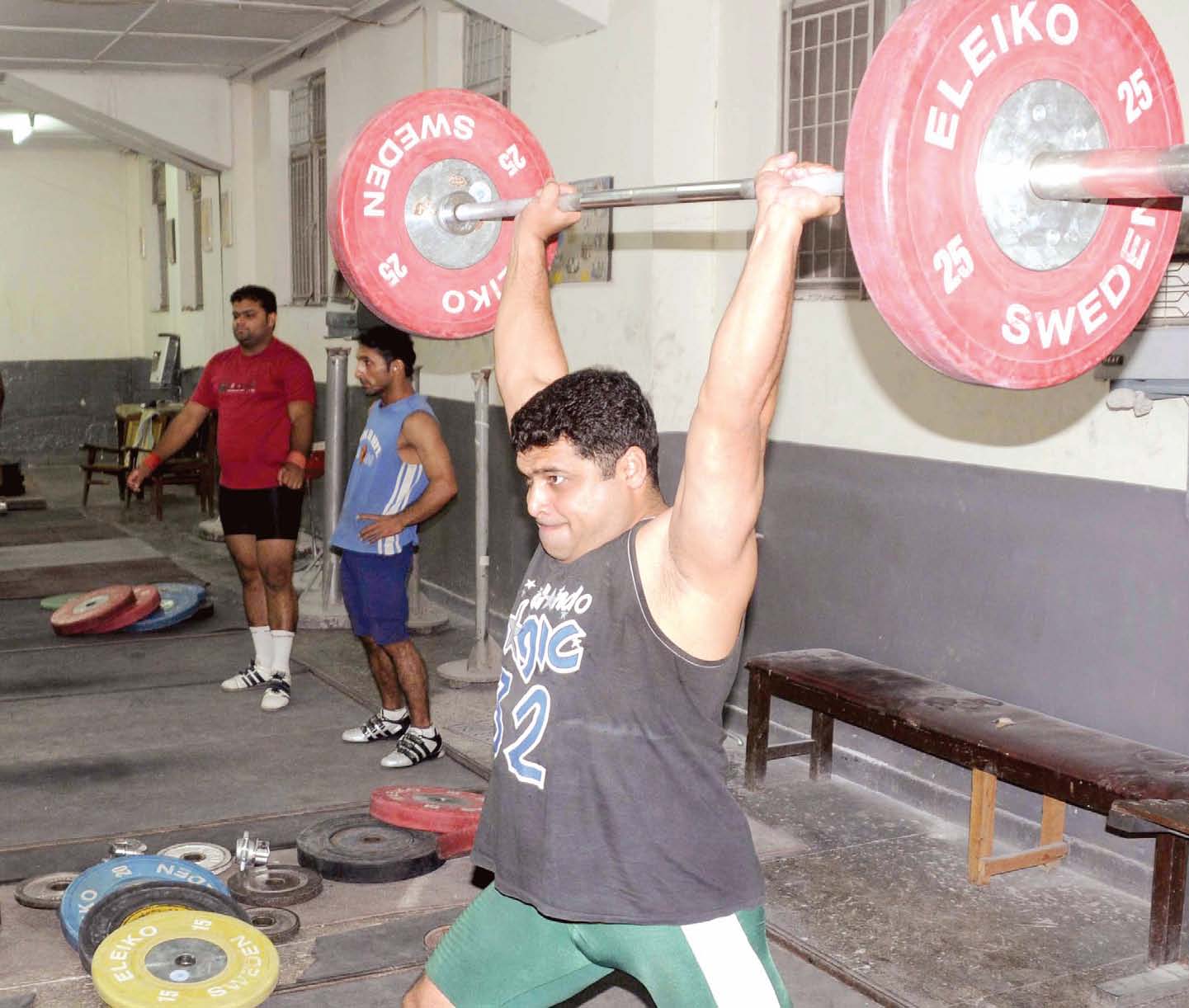 weightlifters committed to cwg despite ordeal