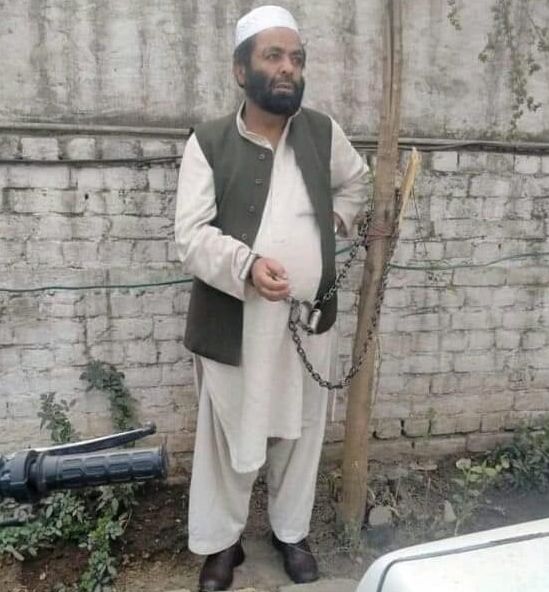 man in hangu khyber pakhtunkhwa chained to a tree by the police photo whatsapp forward