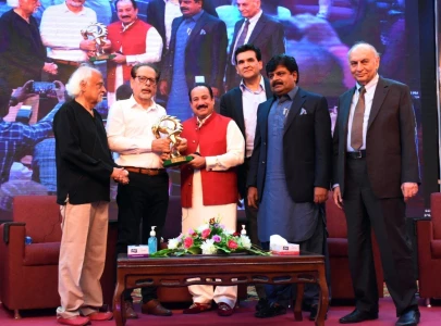 rahat fateh ali khan receives lifetime achievement award