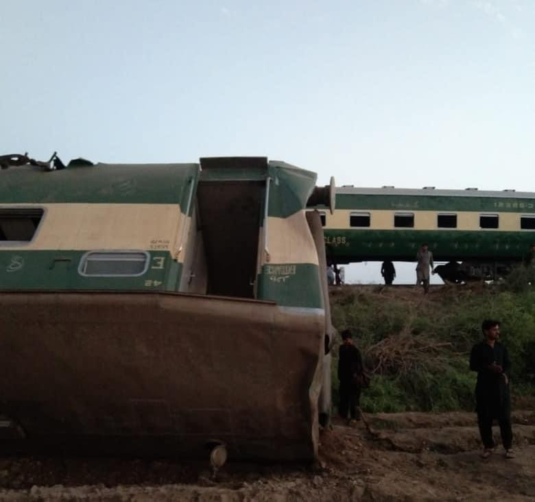 At least 30 killed, scores injured as two trains collide - Vimarsana News