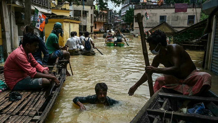 flooding in west bengal has displaced a quarter of a million people and killed over two dozen people photo afp