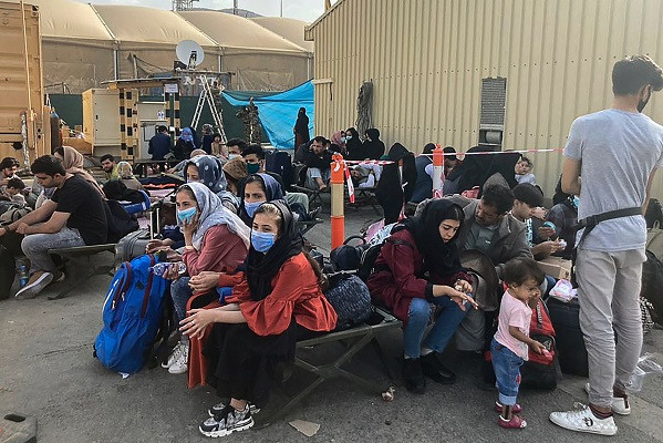 people wait to be evacuated from afghanistan at the airport in kabul on august 18 following the taliban stunning takeover of the country photo afp