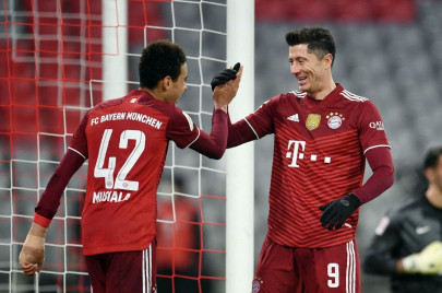 lewandowski bags record as bayern extend lead lewandowski bags record as bayern extend lead