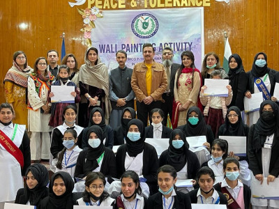 students paint walls to promote peace tolerance students paint walls to promote peace tolerance