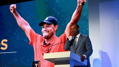 woods recalls racism fight in hall of fame entry