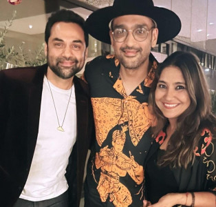 ali sethi abhay deol chill together at the pre oscars party ali sethi abhay deol chill together at the pre oscars party