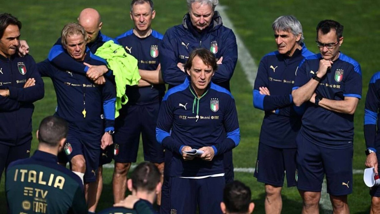 Photo of Mancini hints he will stay Italy boss