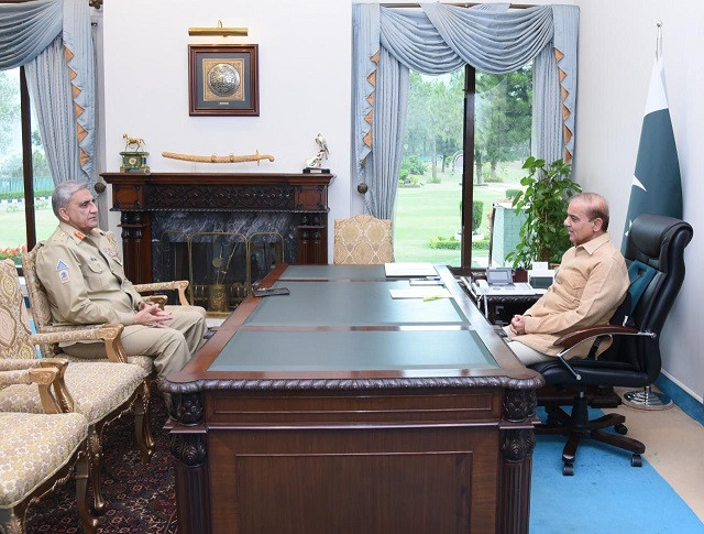Photo of PM Shehbaz, Gen Qamar hold first meeting