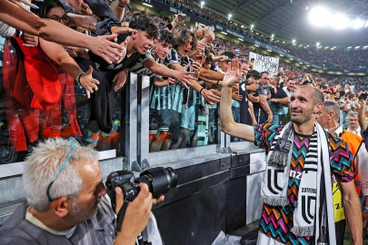 chiellini says goodbye to juve fans chiellini says goodbye to juve fans