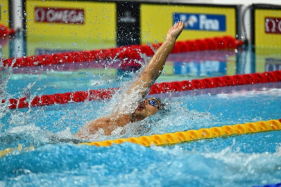ceccon breaks backstroke world record ceccon breaks backstroke world record