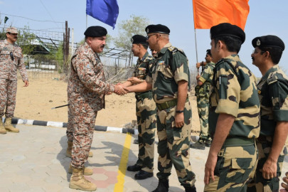 rangers bsf commanders discuss pak india border security rangers bsf commanders discuss pak india border security