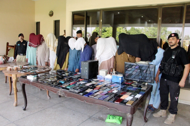 the police recovered 172 mobile phones from the gang worth rs1 7 million photo express the police recovered 172 mobile phones from the gang worth rs1 7 million photo express