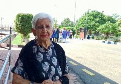 indian woman arrives in pakistan to visit ancestral home after 75 years