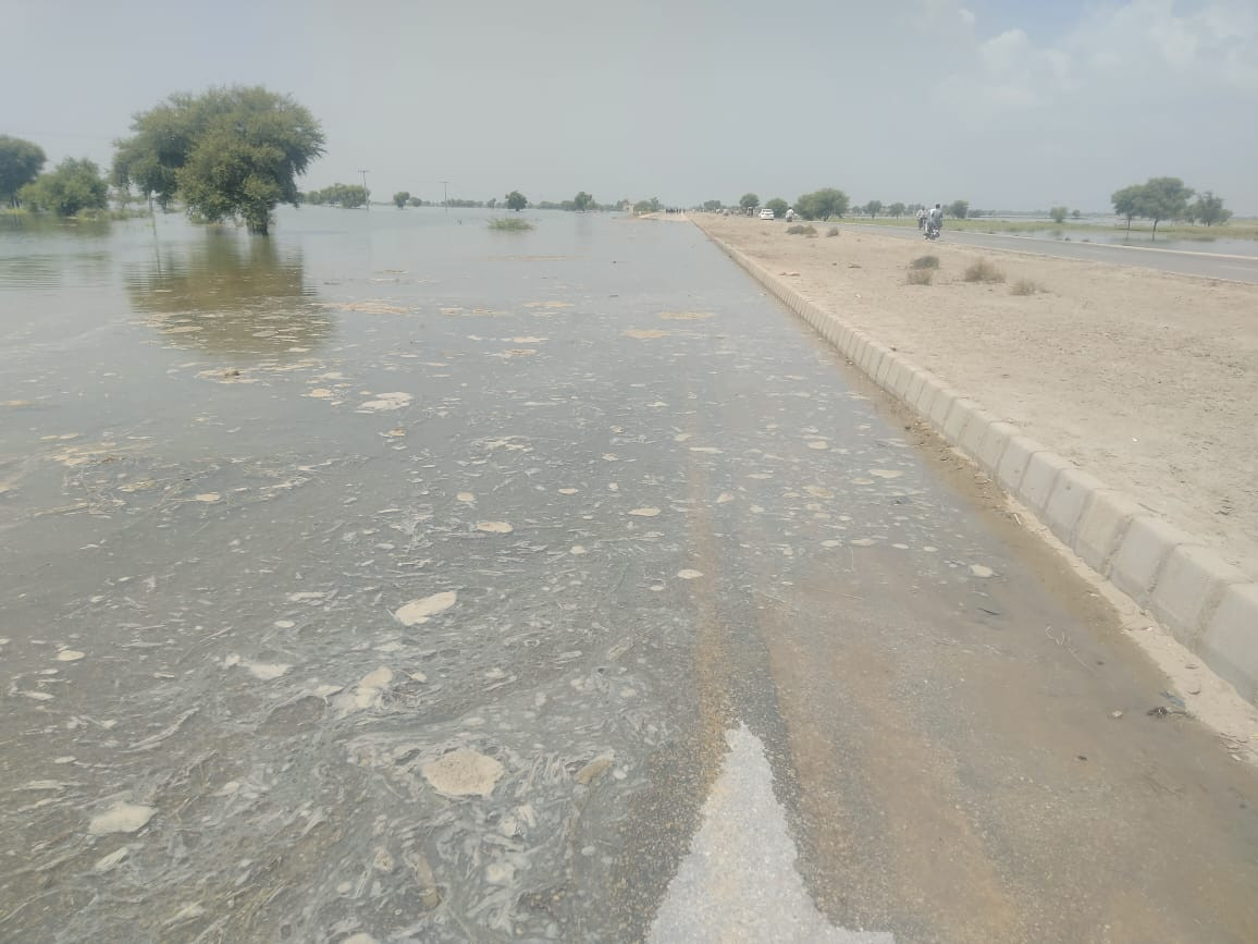 water from the lake reaches the indus highway photo sameer mandhro