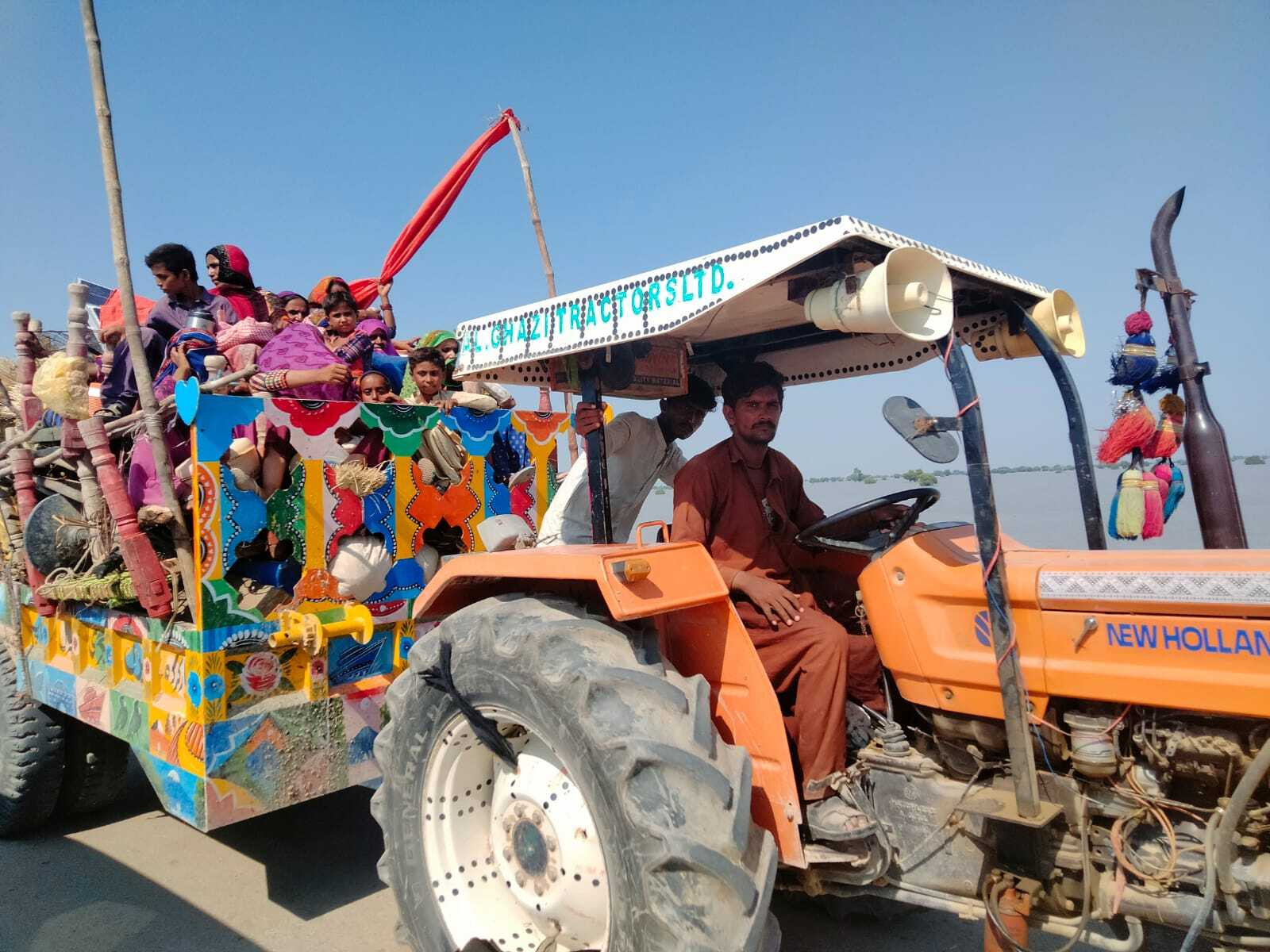 Mass migration of flood victims in Sindh