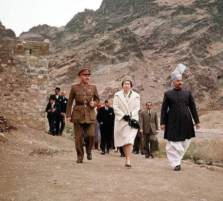 did queen visit pakistan