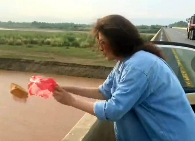 feed the fish and kill it too social media enraged after resham throws food and plastic into water feed the fish and kill it too social media enraged after resham throws food and plastic into water