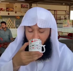 renowned islamic scholar mufti menk calls pakistan s tea number one