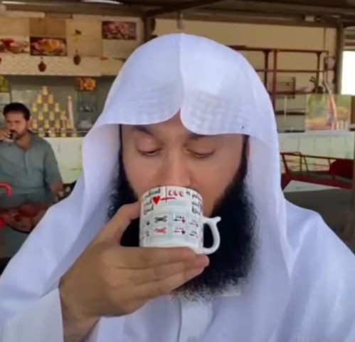 renowned islamic scholar mufti menk calls pakistan s tea number one renowned islamic scholar mufti menk calls pakistan s tea number one