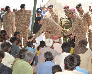 coas spends time with flood affected people in badin