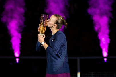 krejcikova stuns swiatek to claim ostrava title krejcikova stuns swiatek to claim ostrava title