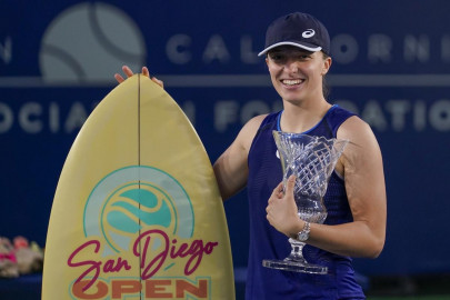 swiatek beats vekic for wta san diego title