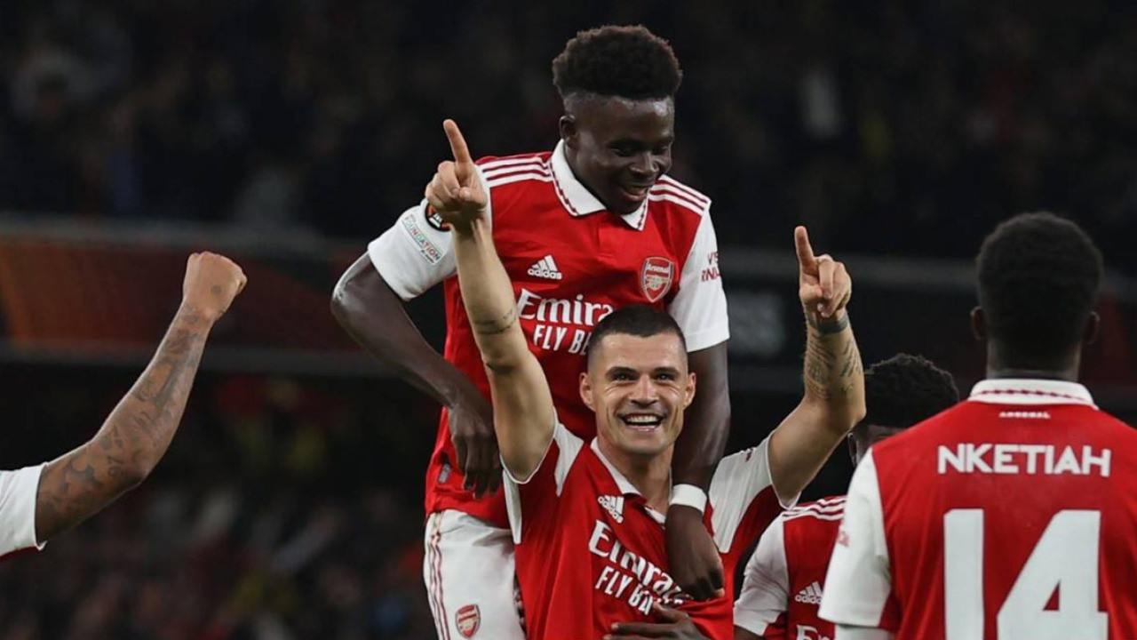 Five-star Arsenal back on top of the Premier League