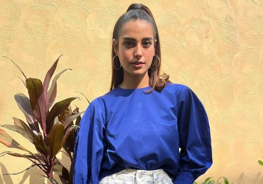 in solidarity with victims of domestic abuse iqra aziz withdraws from project involving feroze khan in solidarity with victims of domestic abuse iqra aziz withdraws from project involving feroze khan