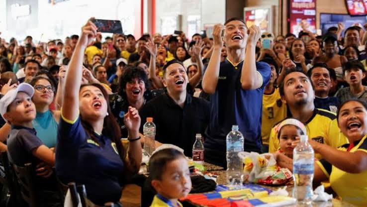 Photo of Ecuadoreans celebrate historic World Cup opener win