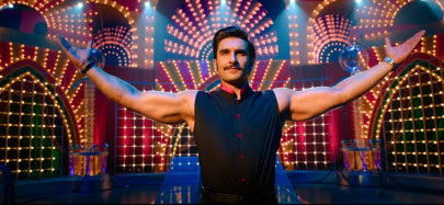 rohit shetty s cirkus looks like a promising entertainer with ranveer singh in double role