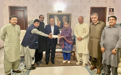 larkano press club gets rs5m grant