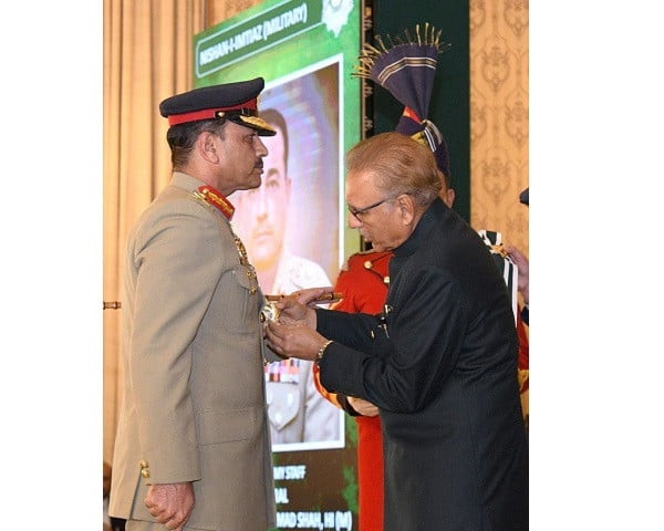 president dr arif alvi confers nishan i imtiaz military on coas general asim munir photo app president dr arif alvi confers nishan i imtiaz military on coas general asim munir photo app