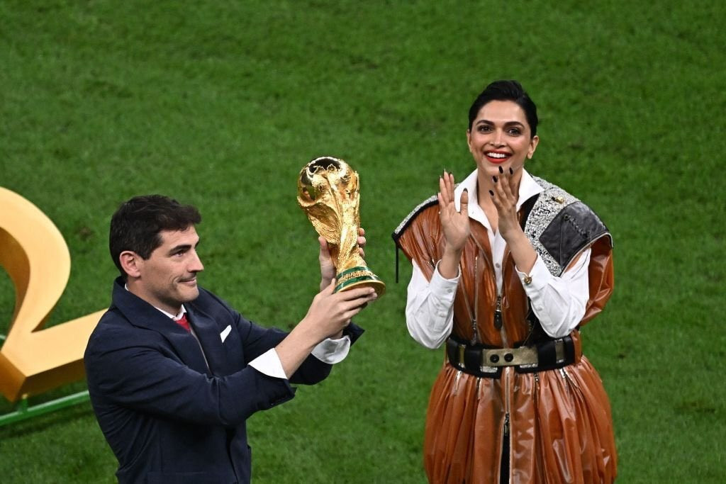 Deepika cosplays as LV bag, SRK calls Rooney 'Pathaan', Nora Fatehi's  dance: Bollywood at FIFA final