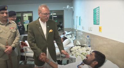 president alvi spends time with soldiers injured in bannu operation president alvi spends time with soldiers injured in bannu operation