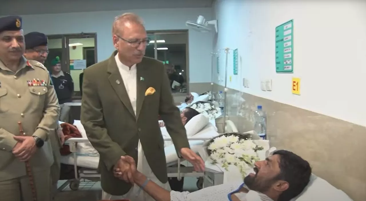 president arif alvi visits combined military hospital cmh rawalpindi photo express president arif alvi visits combined military hospital cmh rawalpindi photo express