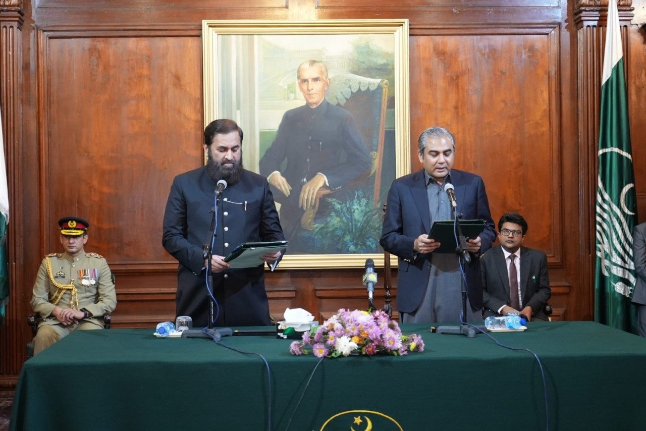 punjab governor balighur rehman administering oath to interim chief minister syed mohsin raza naqvi official handout photo