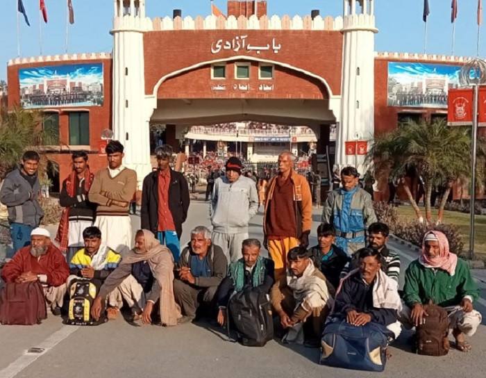 17 pakistani nationals were repatriated via wagah attari border photo express